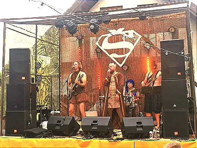 Grupas uzstāšanās uzņēmuma pasākumā